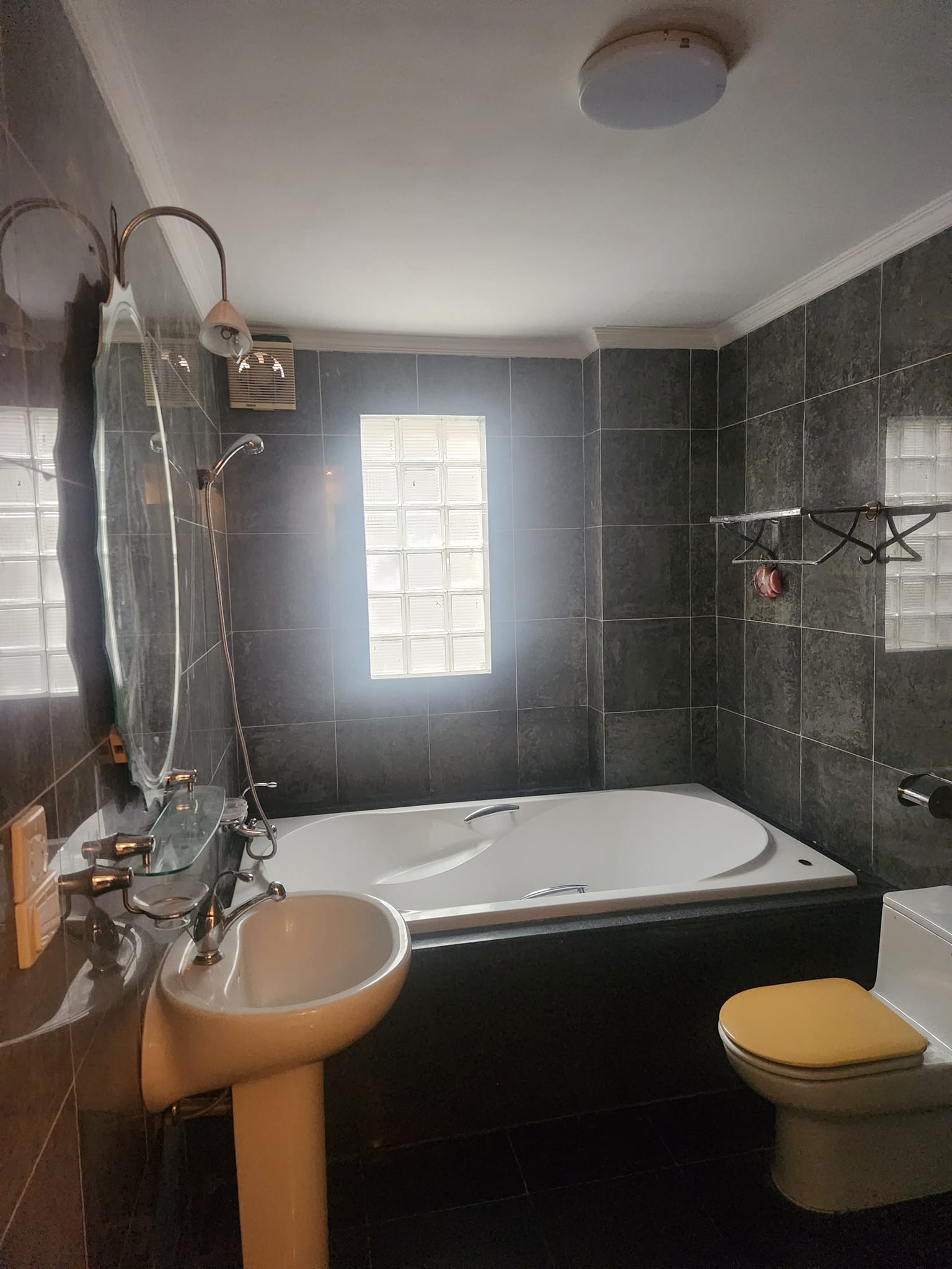 “ SIÊU ĐẸP” BIỆT THỰ VIP DỊCH VỌNG –CẦU GIẤY 270m2-MT 20m-VỈA HÈ-PHÂN LÔ-Ô TÔ TRÁNH- GIÁ CHÀO 56 TỶ