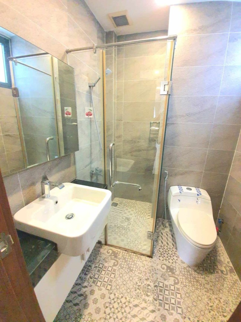 Bán Nhà Lê Văn Sỹ, P13, Q3, 3.8m x 11m, 5 Tầng, Hoàn Công Đủ, Chỉ 7.5 Tỷ