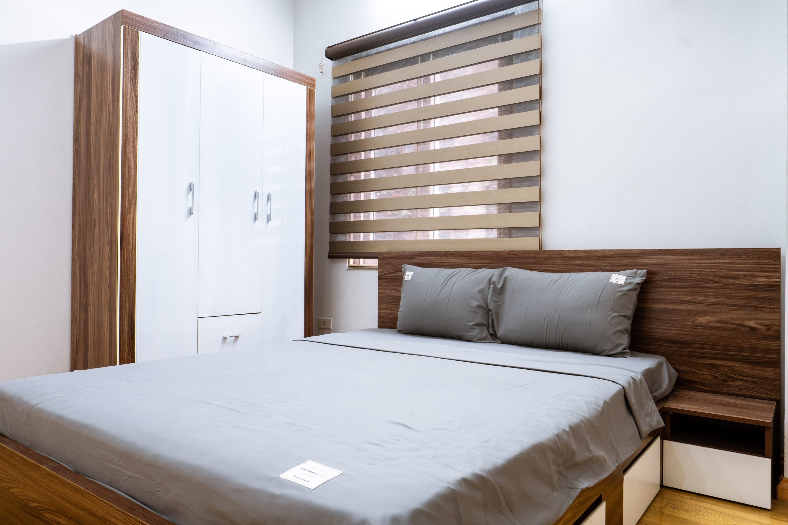 Cực phẩm phố Minh Khai Lô Góc Ngõ thông 7 tầng thang máy 16 phòng khép kín dthu 1 tỷ năm