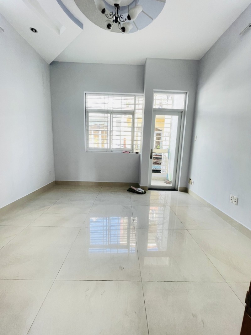 Bán nhà gần Hòa Hảo, Quận 10, 4x11, 3 tầng, 5PN, rất đẹp, chỉ 5 tỷ X