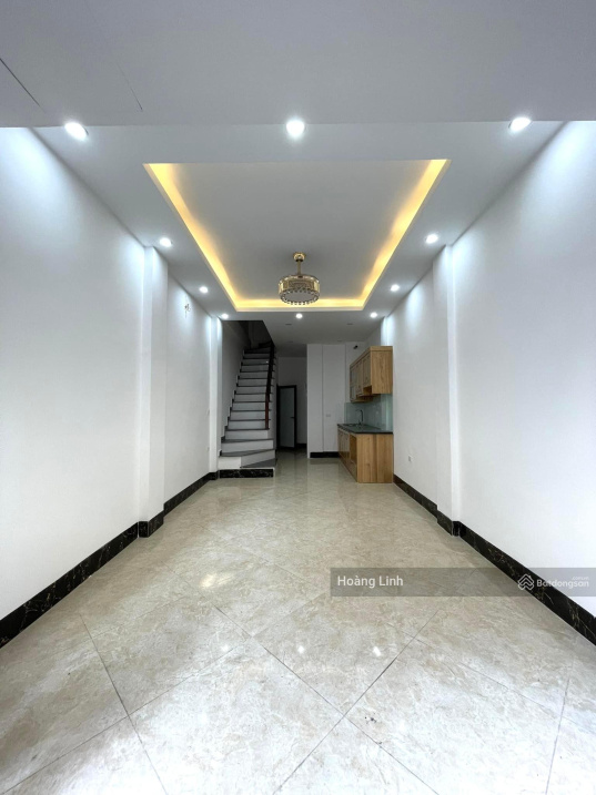 Bán nhà phố Dương Quảng Hàm, Cầu Giấy, 38m2, 6 tầng, ô tô đỗ cửa, thang máy, giá 7.5 tỷ