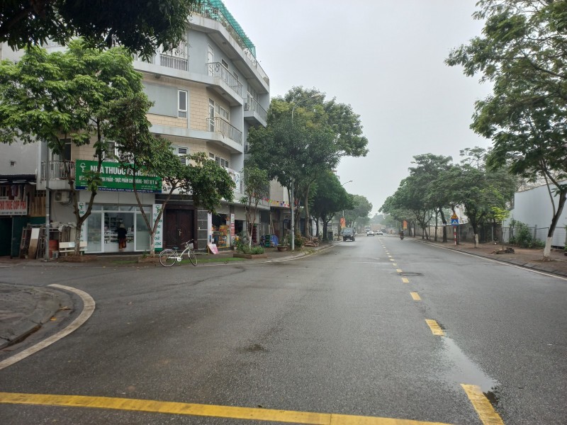 Giảm sốc 500tr! Bán nhanh trong tháng, đất P/lô TĐC Giang Biên, vỉa hè ô tô tránh, 44m2, nhỉnh 5ty