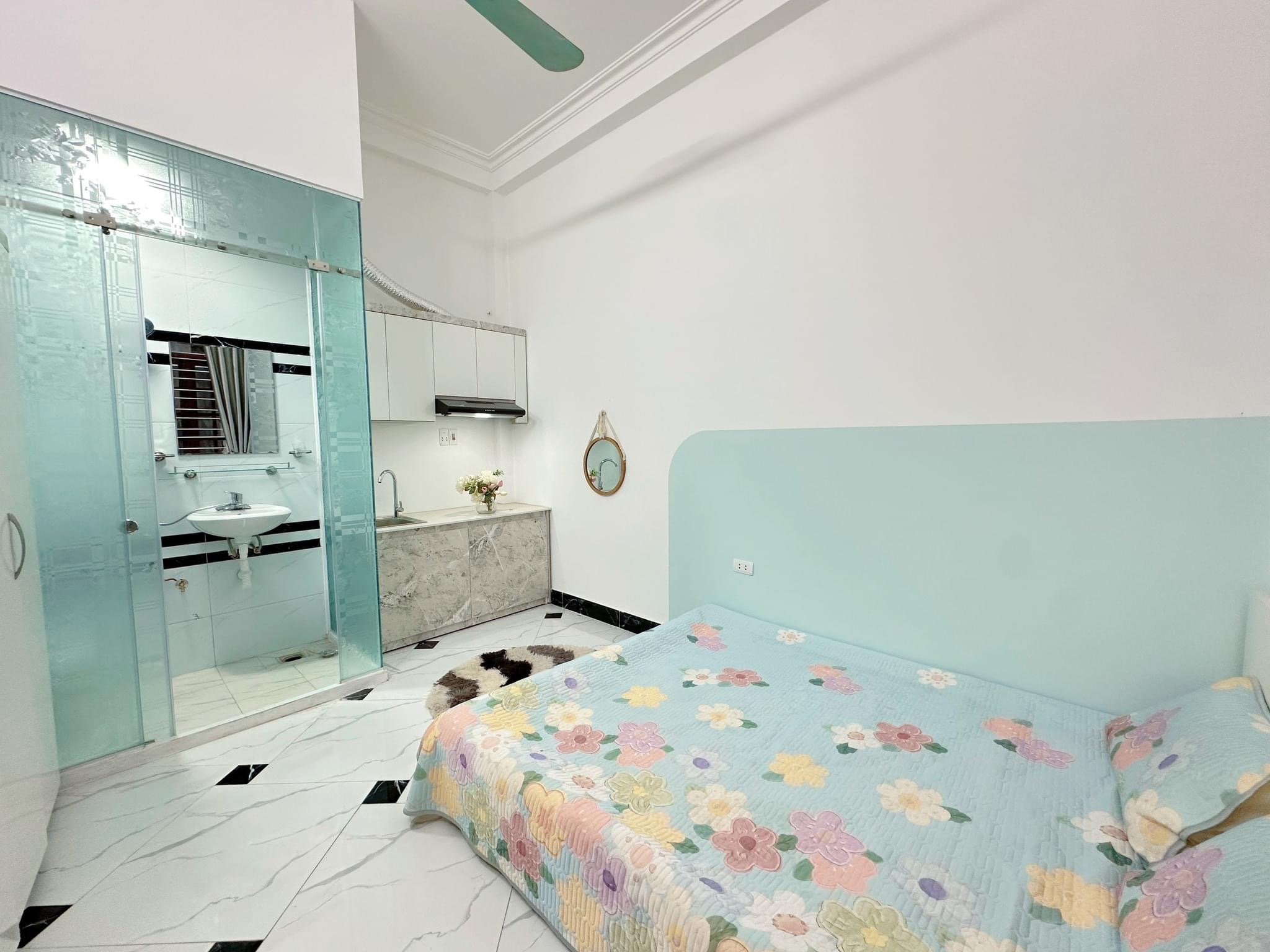 Bán nhà Phạm văn Đồng- Mai dịch- Dt 51m2- Mt 9,2m- doanh thu 40 triệu- giá 7,7tỷ.