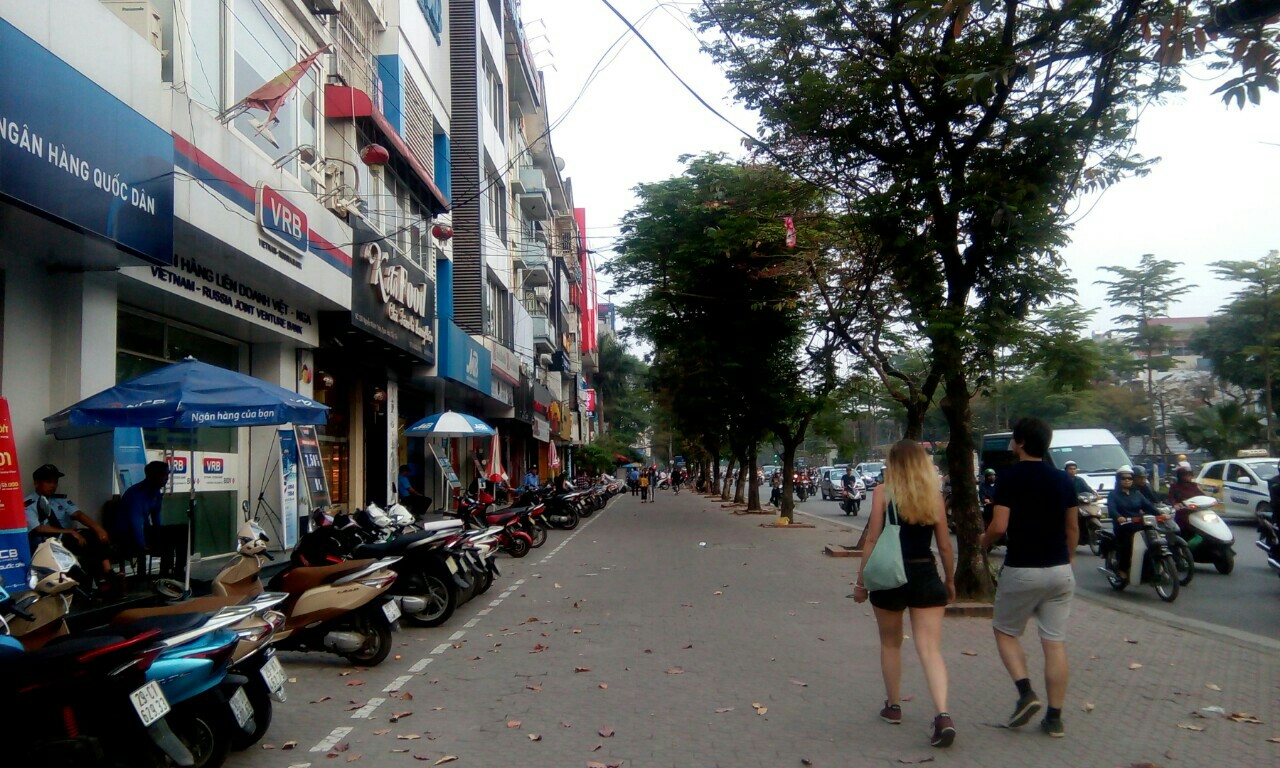 Bán nhà mặt phố Đại La Hai Bà Trưng lô góc kinh doanh nhỉnh 300 triêu/m2.