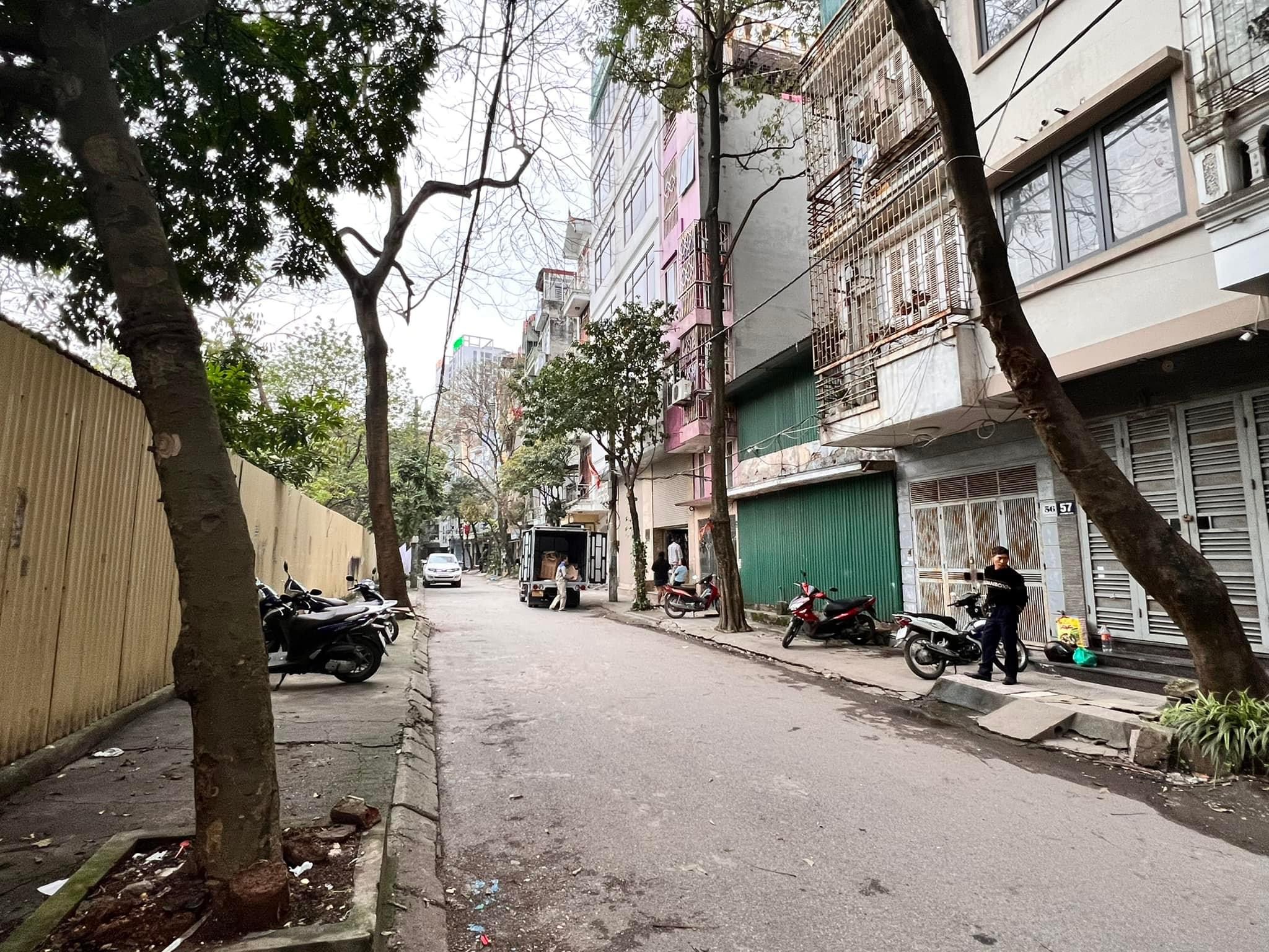 BÁN NHÀ PHÂN LÔ ĐỀN LỪ 2 HOÀNG MAI - 30M 5T MT 3M - NHỈNH 8 TỶ SĐCC VỈA HÈ 2 OTO TRÁNH KINH DOANH ĐỈNH