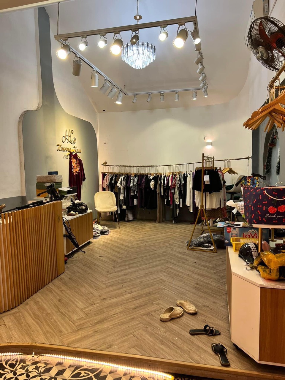 SANG NHƯỢNG CỬA HÀNG QUẦN ÁO QUẬN ĐỐNG ĐA, HÀ NỘI