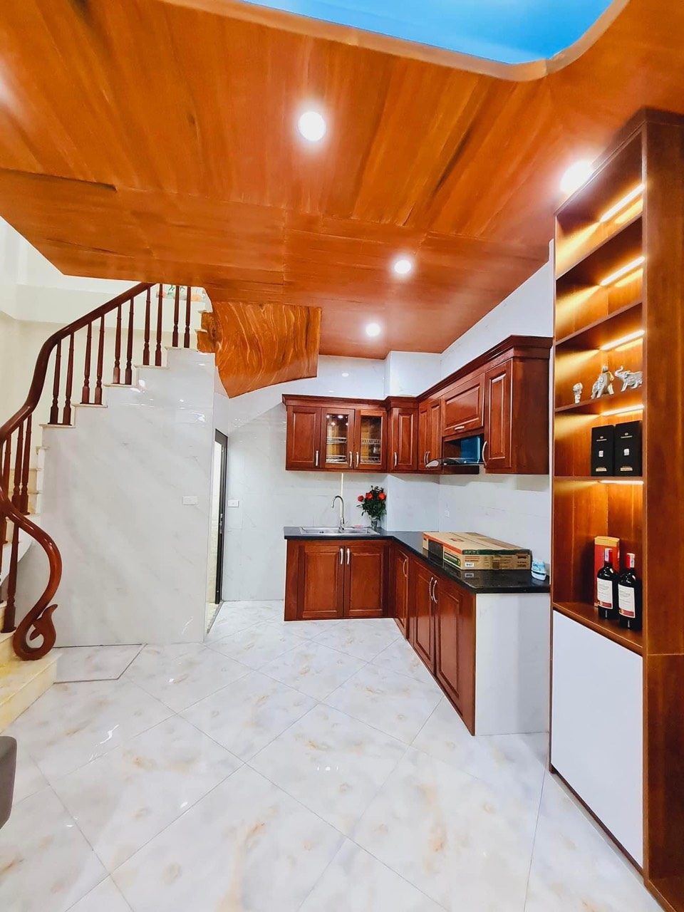 NHÀ MỚI TINH-ÔTÔ ĐỖ CỔNG-SỔ ĐỎ TRAO TAY 30m2 x 5 Tầng,MT 3.3m, Giá 3,8 Tỷ(Thương Lượng)