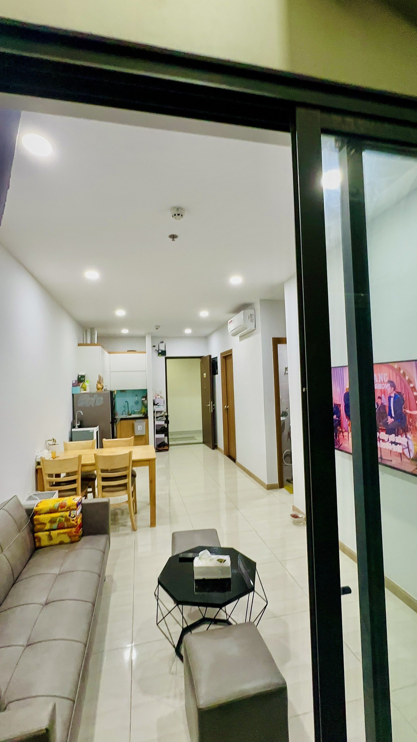 Căn hộ đang ở còn mới! Diện tích 52m2 2pn2wc tầng cao thoáng view Landmark 81