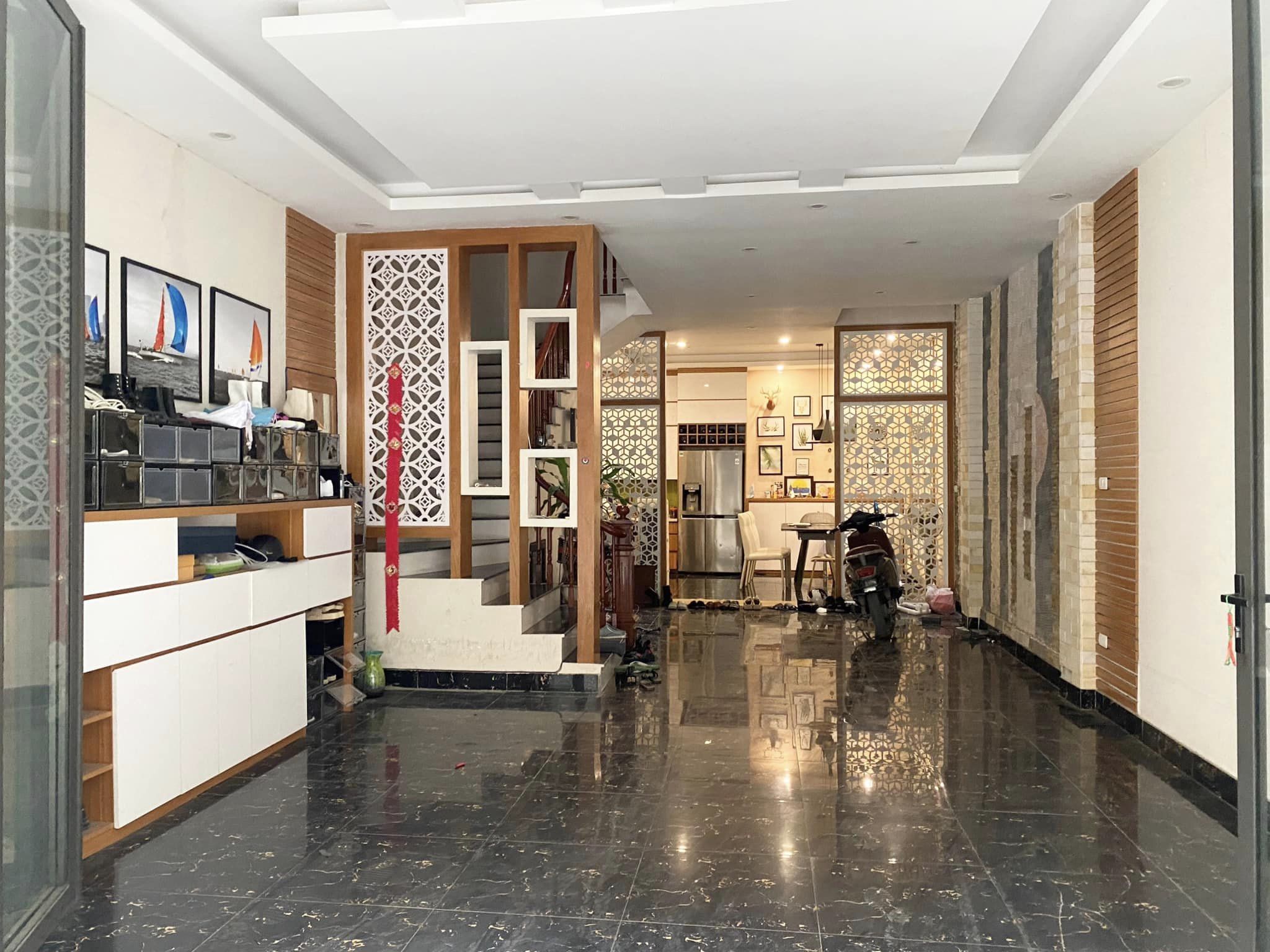 Bán nhà gần phố Hà Yên Quyết, Cầu Giấy, 58m2, ngõ thông,tặng nội thất, ôtô, phân lô 12 tỷ