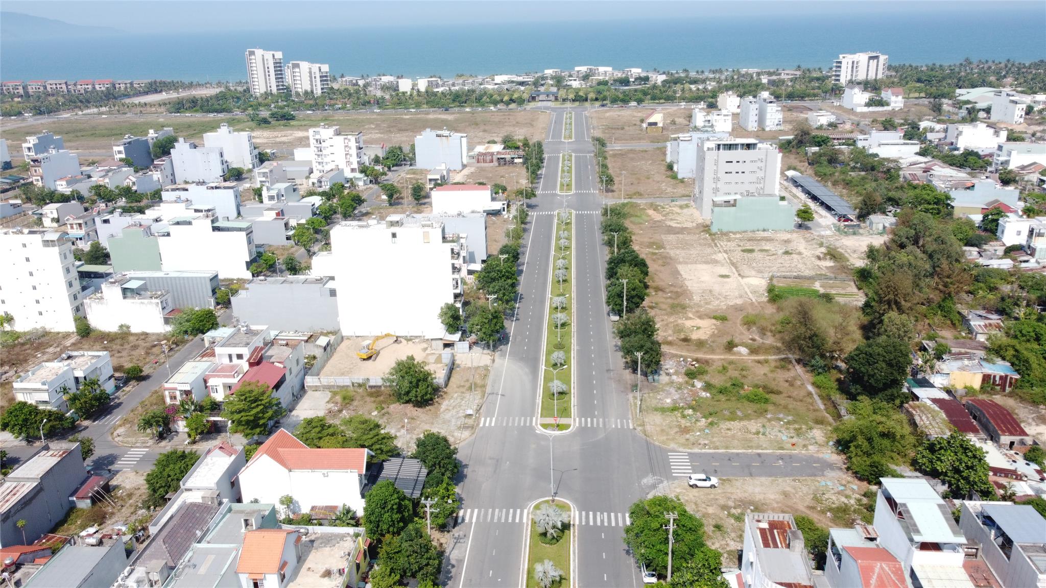 Cần bán 250m2 đường Minh Mạng Đà Nẵng, khu biển Sơn Thủy. Đường lớn vị trí đẹp gần bãi tắm, giá rẻ