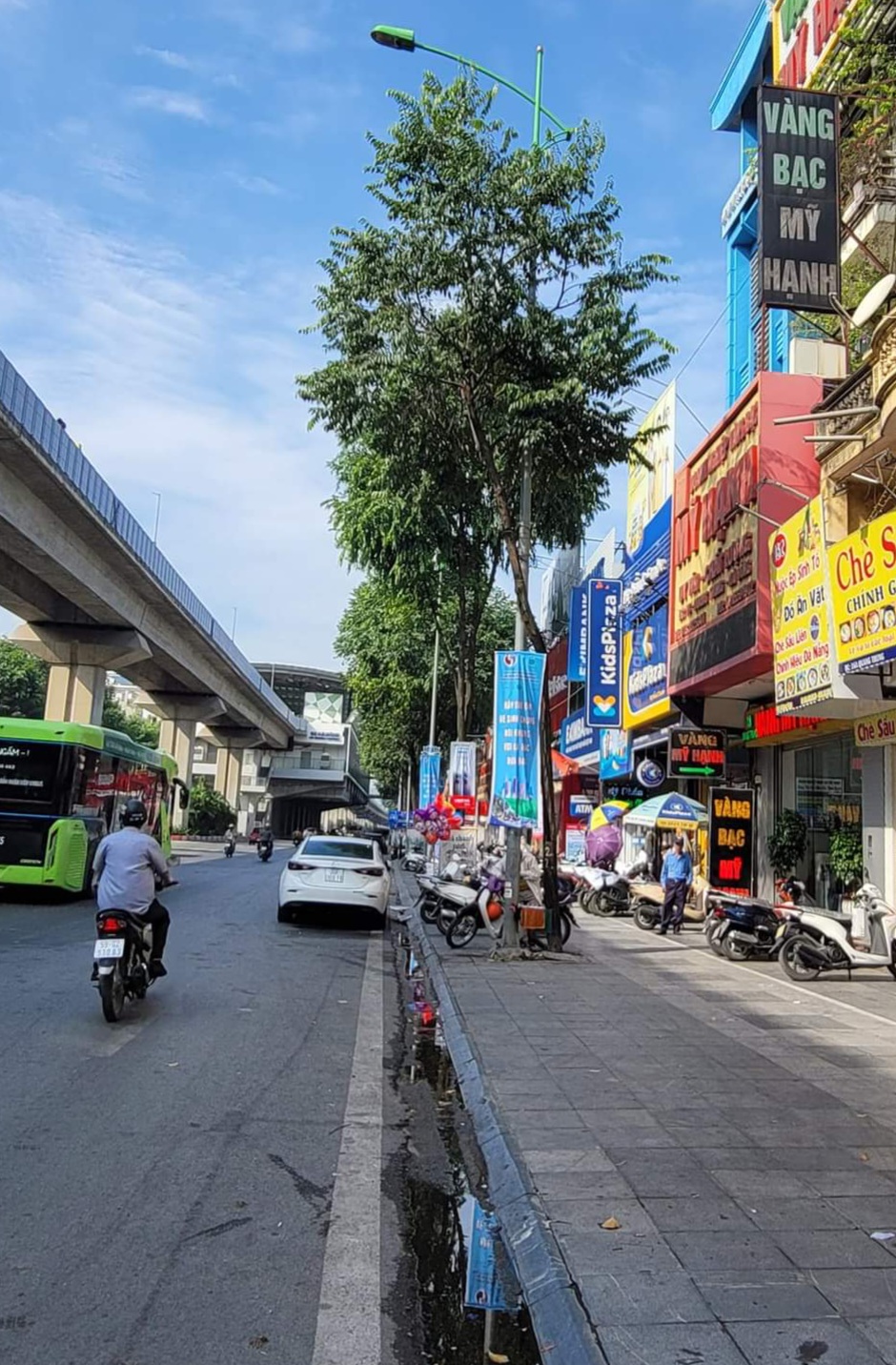 NHÀ BÁN MẶT PHỐ QUANG TRUNG. VỈA HÈ.KD. 37M. 3TẦNG. 6.7 TỶ. HÀ ĐÔNG. ĐANG CẦN BÁN.