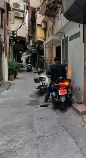 NHÀ BÁN ĐỘI CẤN. 38M. 5TẦNG. 5.8 TỶ. LÔ GÓC. 3 THOÁNG. ĐANG CẦN BÁN.