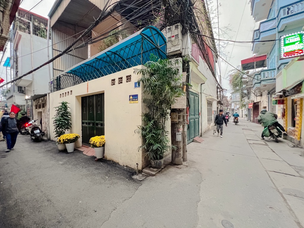 Bán nhà phân Lô Hoàng Văn Thái 2.7 tỷ 51m2, 2 tầng, MT4.3m ô tô vòng quanh gần Đầm Hồng