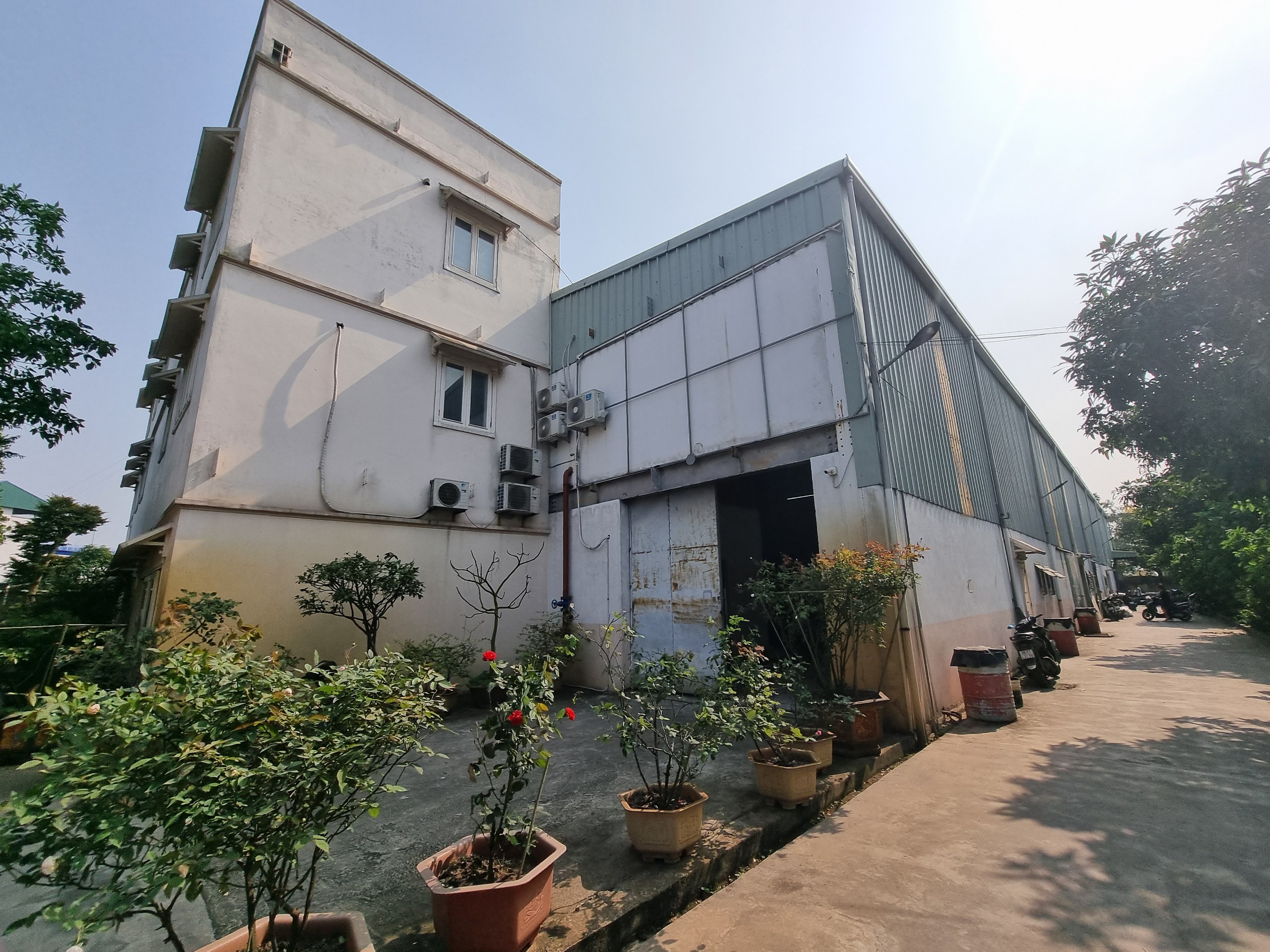 Bán lô đất CN3 tại cụm công nghiệp Ninh Hiệp, diện tích 3100m2 đã có nhà xưởng đẹp, giá 48 tỷ (TL)