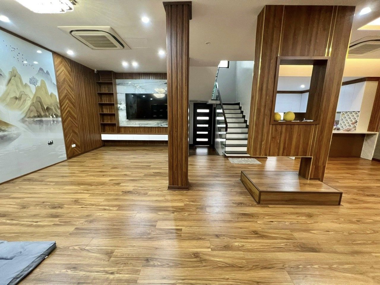 SIÊU HIẾM - TRUNG TÂM BA ĐÌNH - BIỆT THỰ SÂN VƯỜN - HỒ CÁ TIỂU CẢNH - KHU VỰC VIP QUAN CHỨC - GARA Ô TÔ