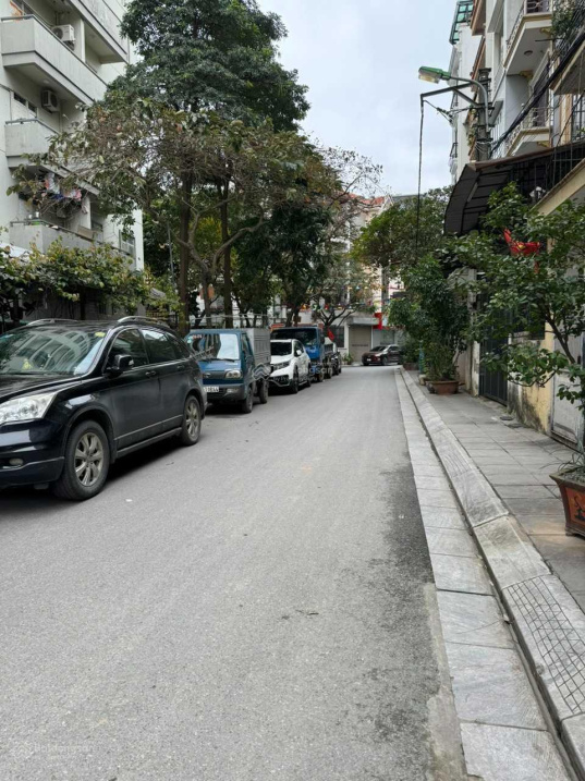 Bán đất Phố Nghĩa Đô - Cầu Giấy - 60.5m2 x MT 4.5m ô tô - vỉa hè - KDVP