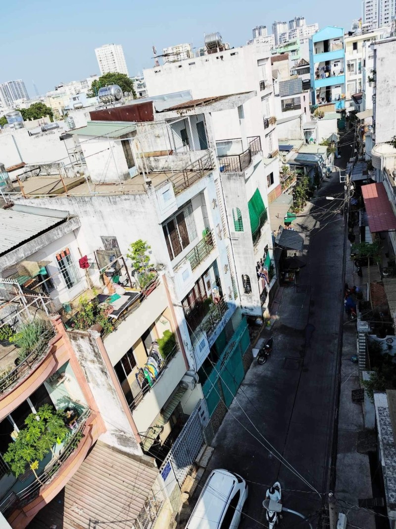 Bán nhà 1 sẹt Lạc Long Quân, P5, Q11, 54m2, 5 tầng, hẻm 8m. Giá chỉ 9 Tỷ