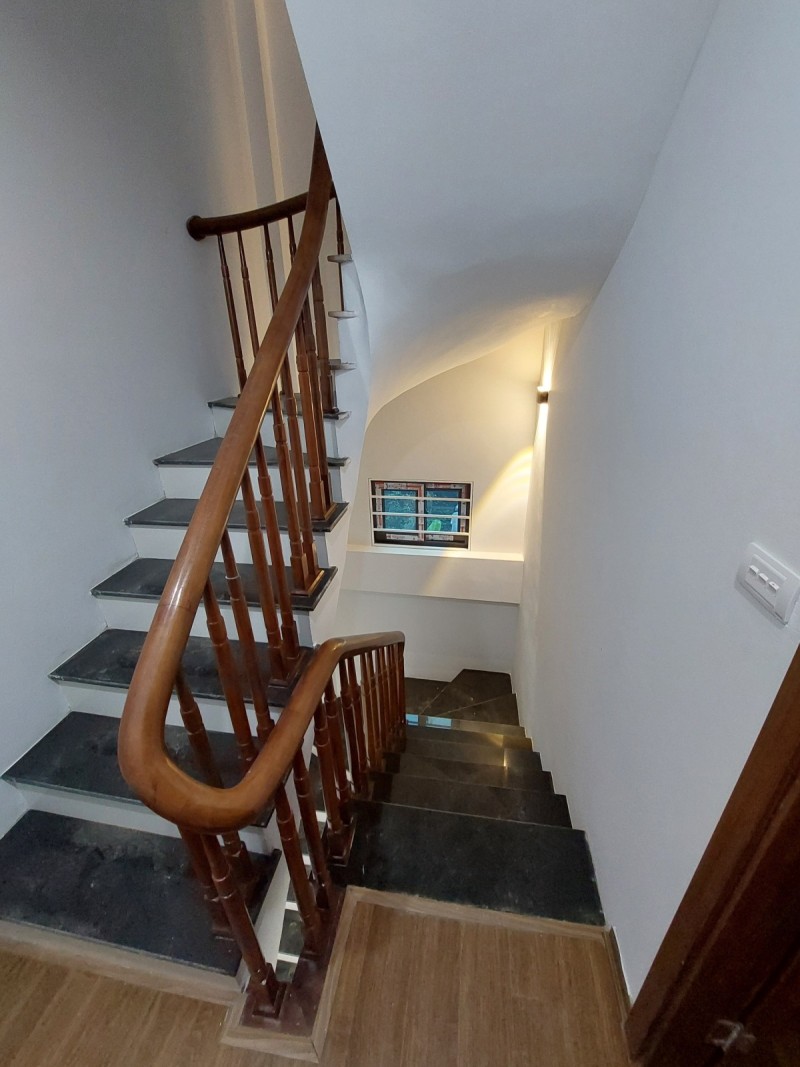 Bán nhà ngõ Nhà Giàu - Lê Duẩn 50m2 5 tầng ở luôn, oto đỗ cửa, chỉ 6 tỷ