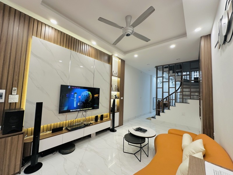 Bán nhà Tôn Đức Thắng 45m2 x 4 tầng, gần phố, gần hồ, 4,95 tỷ