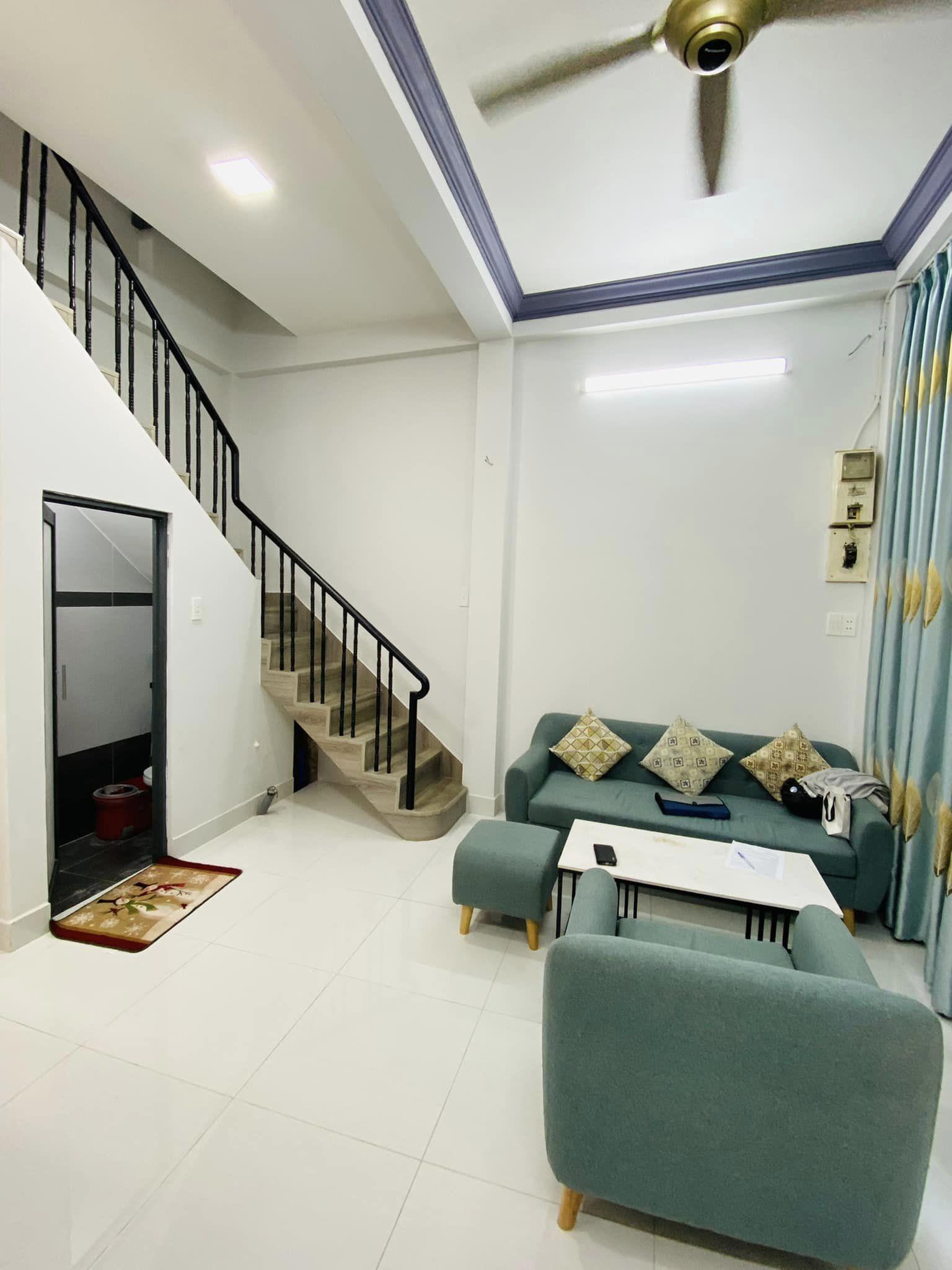 NHỈNH 3 TỶ CÓ NGAY NHÀ ĐẸP ĐƯỜNG NGUYỄN TRỌNG TUYỂN 3 TẦNG 2PN.