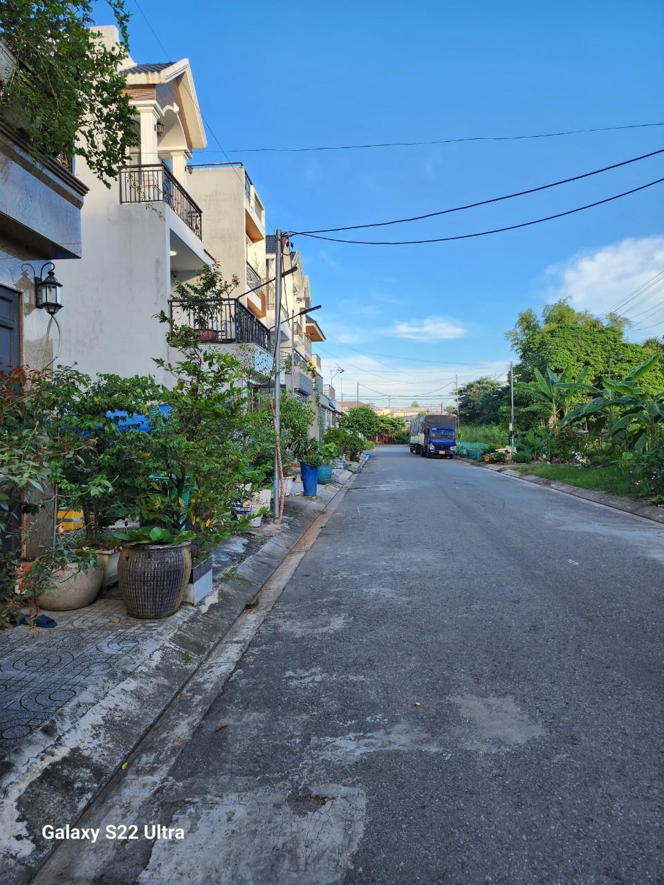 Bán Nhà HXH khu dân cư An Sương Quận 2 DT 75.2m2 chỉ 3.65 ty.