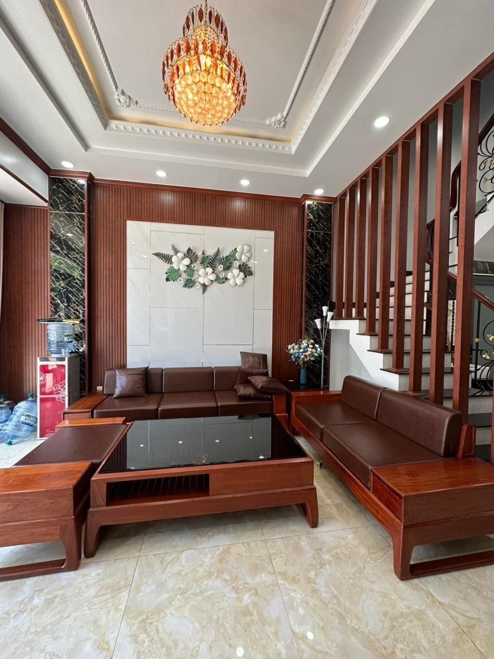 Bán Nhà Phạm Văn Đồng, Gò Vấp, HXH, DT 92m2, 3T, Chính Chủ Sang Tên Ngay