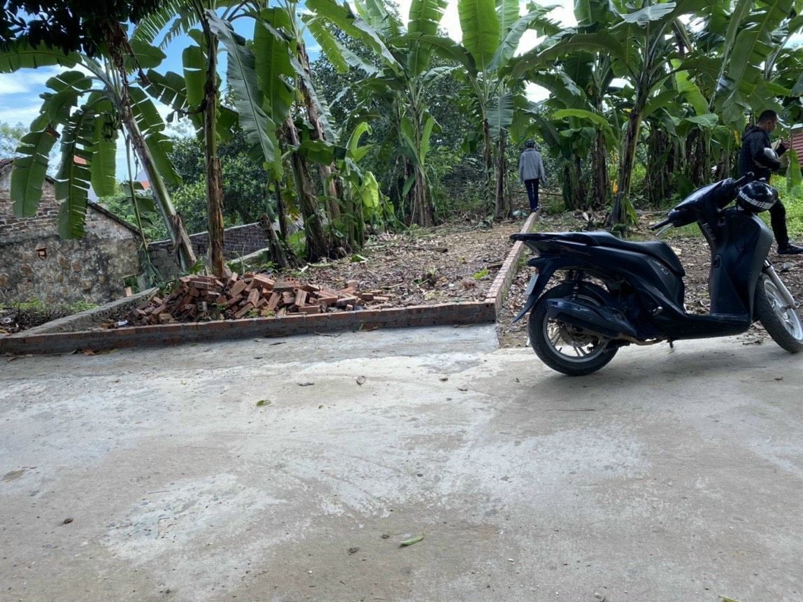 Mặt đường liên thôn - Kinh doanh sát Thị Trấn chúc sơn chỉ 1,x tỷ