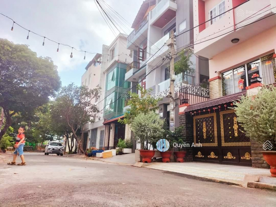 Chỉ 10 tỷ Có ngay nhà 4 tấm xe hơi 4x20m Nguyễn Văn Đậu phường 6, giáp Phú Nhuận