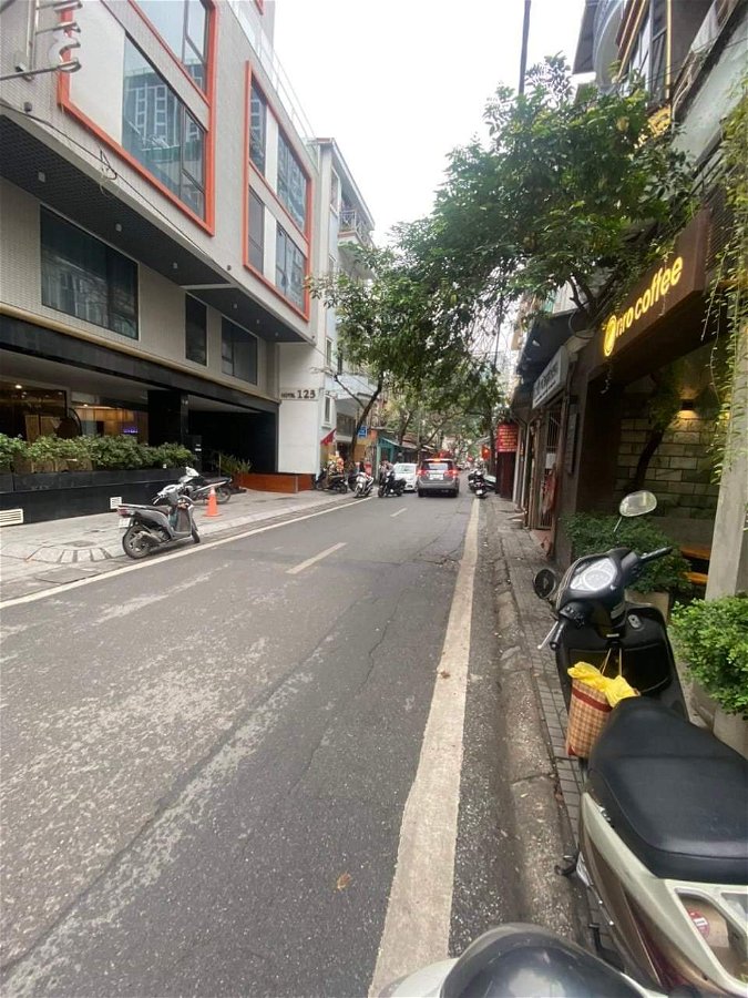 Bán Nhà Mặt Phố Kim Mã Thượng Quận Ba Đình. 77m Mặt Tiền 5m Nhỉnh 18 Tỷ. Cam Kết Ảnh Thật Mô Tả Chính Xác. Chủ Thiện