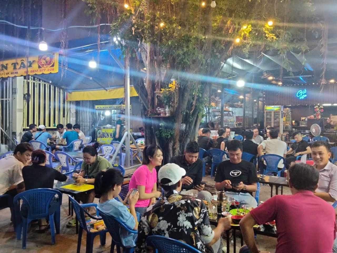 CẦN CHO THUÊ MẶT BẰNG BUỔI SÁNG