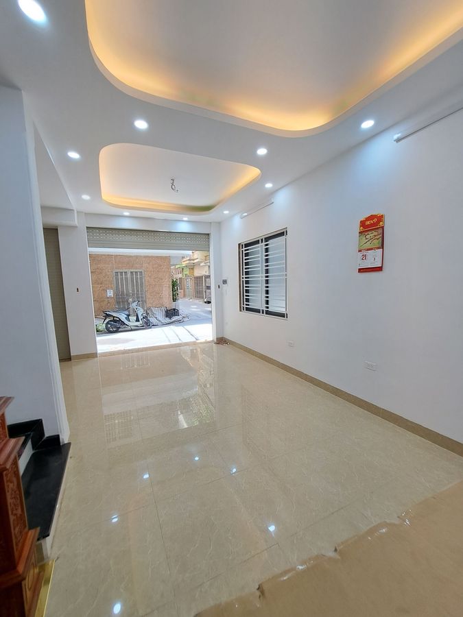 Bán nhà Hoàng Văn Thái 55m2, 5T lô góc ô tô cạnh nhà