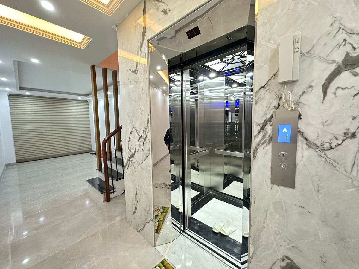 Hàng Nóng, đẹp nhất Phố Đầm Trấu phân lô, kinh doanh, ô tô tránh, 64m 7 tầng mặt tiền 3.7m.