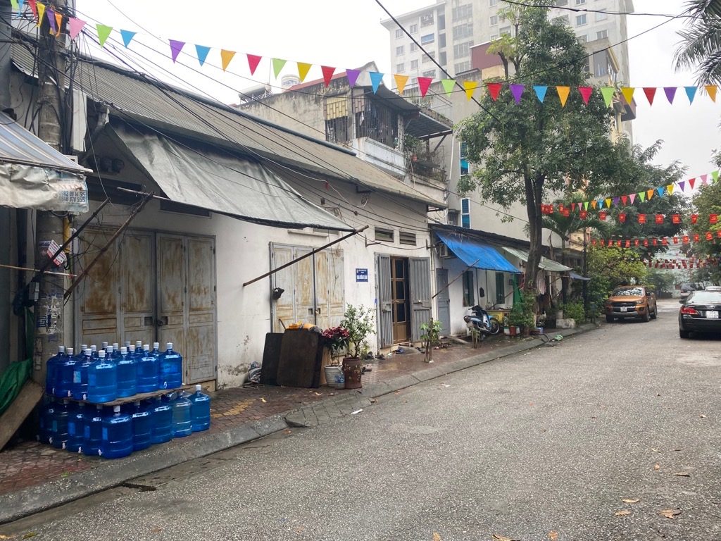 Đất đấu giá, mặt tiền cực khủng, vuông vắn cực đẹp, trước nhà ô tô tránh, vỉa hè. Xây nhà 5 tầng thang máy hết nước