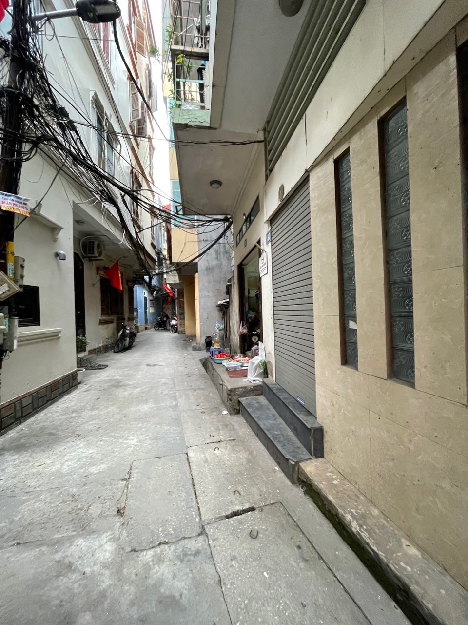 Hiếm- Hoàng Hoa Thám –Bưởi-Nhà mới- Mặt ngõ 3m- Mặt tiền 5.5m – 3 tỷ.