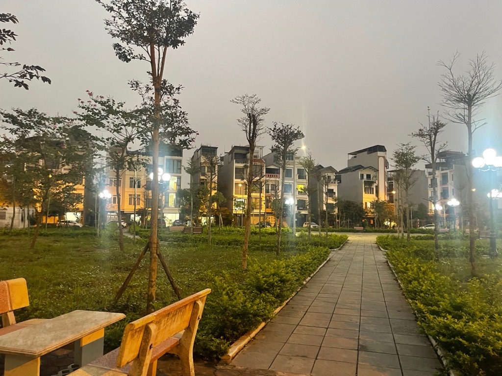 Cực hiếm, mảnh đất TĐC Giang Biên, đường 6m, vỉa hè 2m, đối diện vườn hoa thoáng mát,hàng xóm Vinhomes Riveside, KĐT