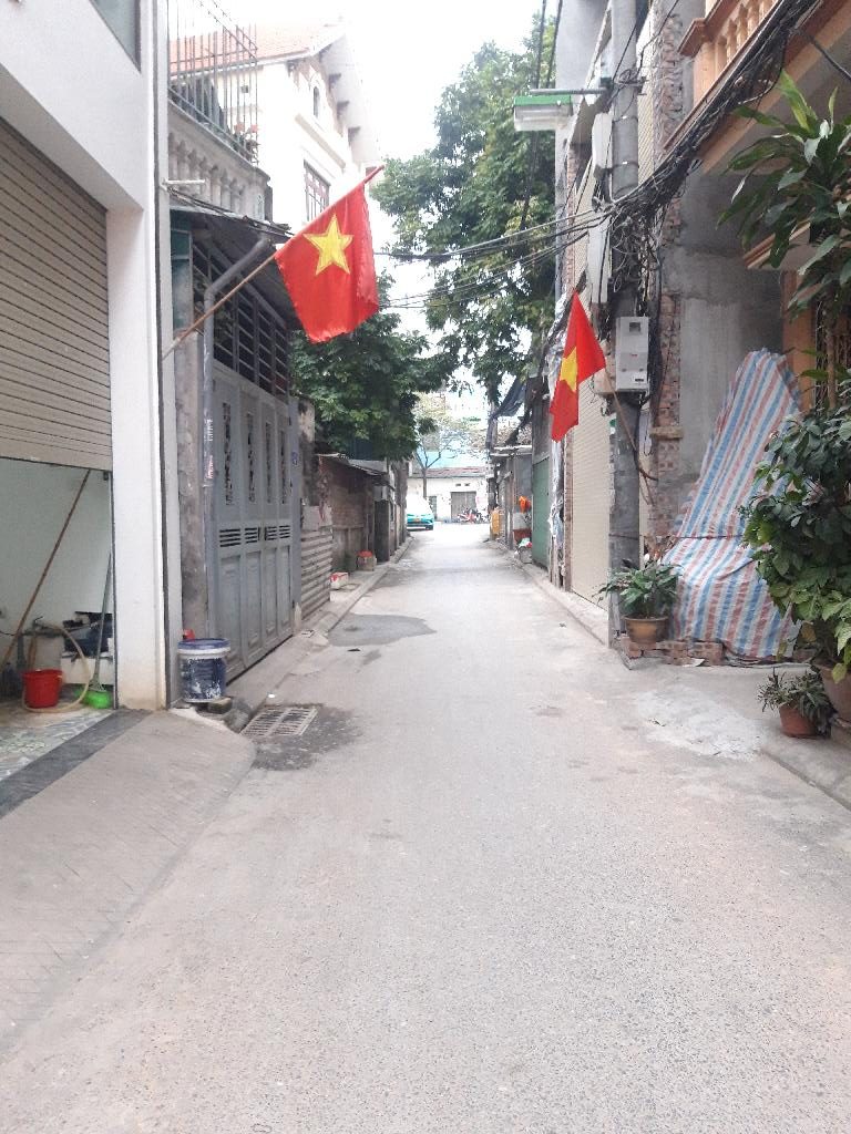 Thửa đất quá đẹp, quá hiếm, gần mặt phố Việt Hưng, kinh doanh đa dạng, làm văn phòng tuyệt vời.