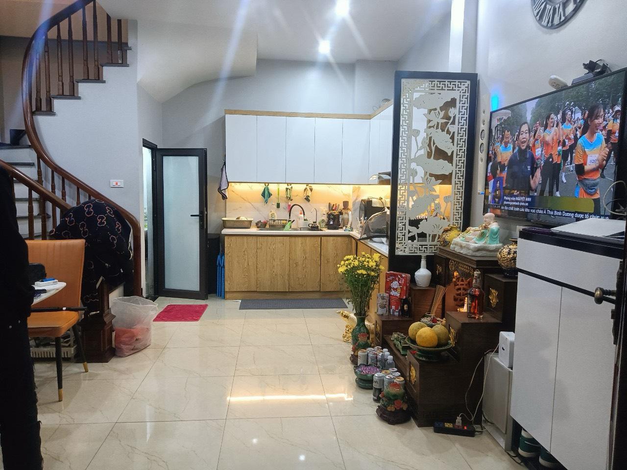 Chính chủ Bán nhà riêng gần Bạch Mai, 40m 5Tầng, 2 ngủ, MT 3.9m giá 3.9 tỷ