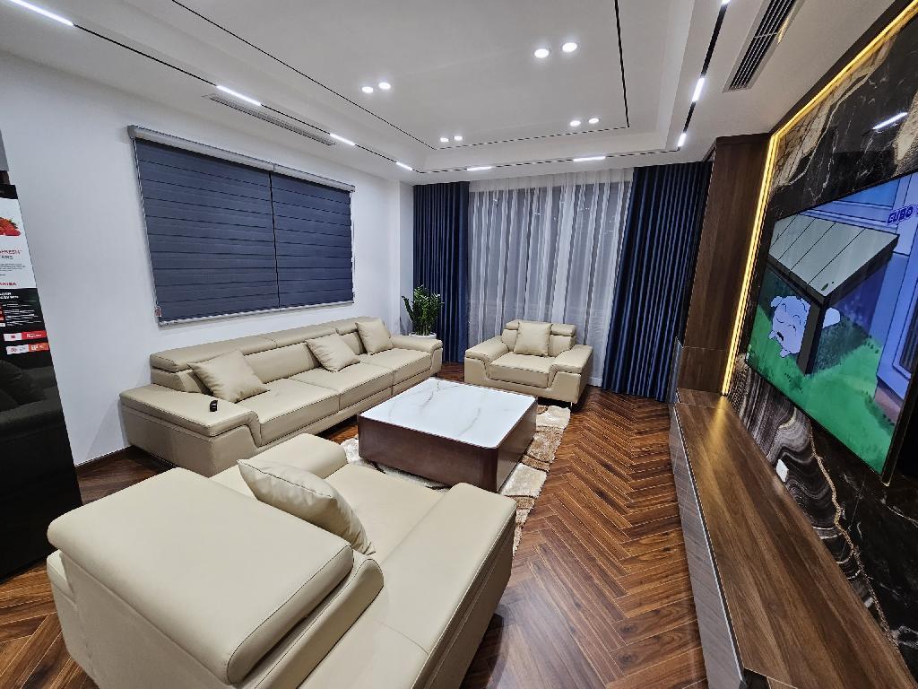 BÁN NHÀ PHỐ TRẠM, LONG BIÊN 50 M - 6 TẦNG, HIẾM.