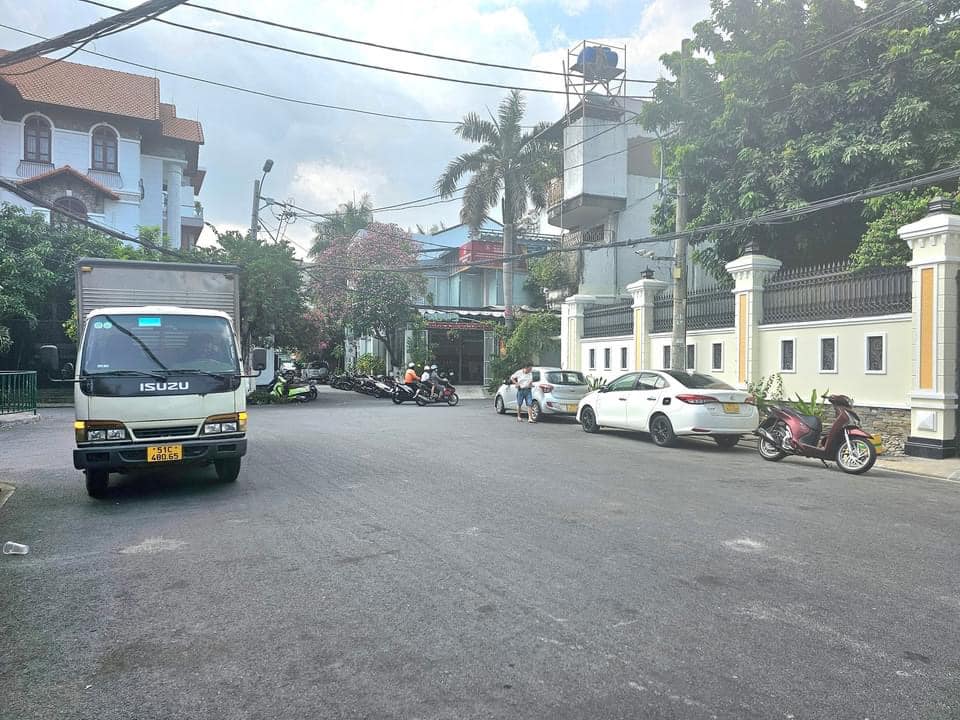 Biệt Phủ Siêu Cấp, Khu Cư Xá, Cách Mạng Tháng 8, Phường 7, Quận Tân Bình