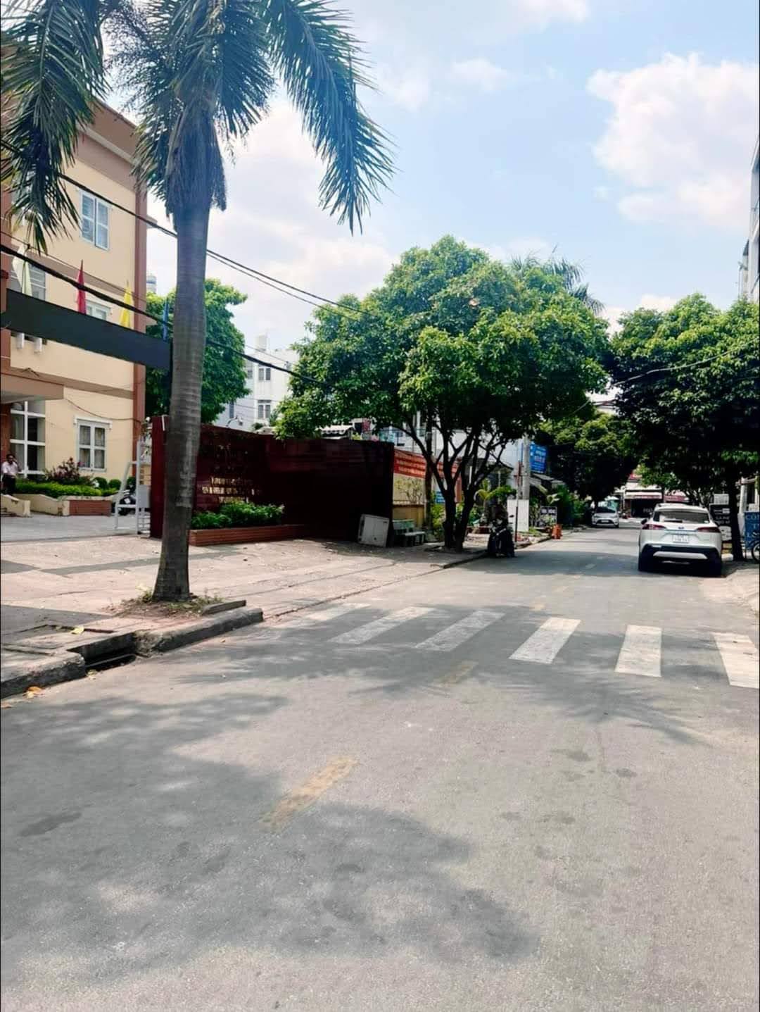 NHÀ 2 TẦNG - TÂY THẠNH - HẺM 4M NHỈNH 2 TỶ