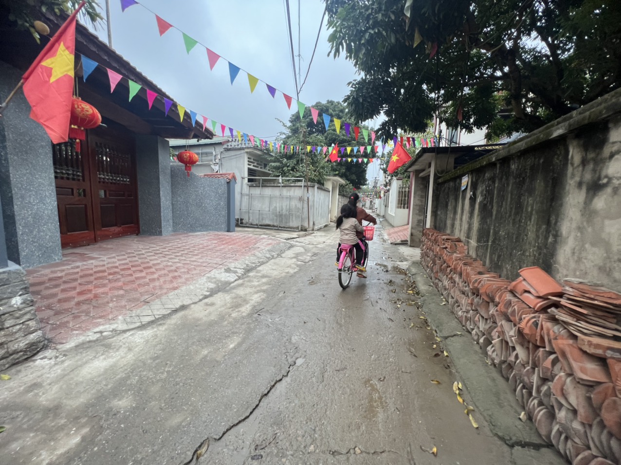 trục chính cách 10m giá chỉ 7xx triệu- 50m đất sẵn sổ đỏ