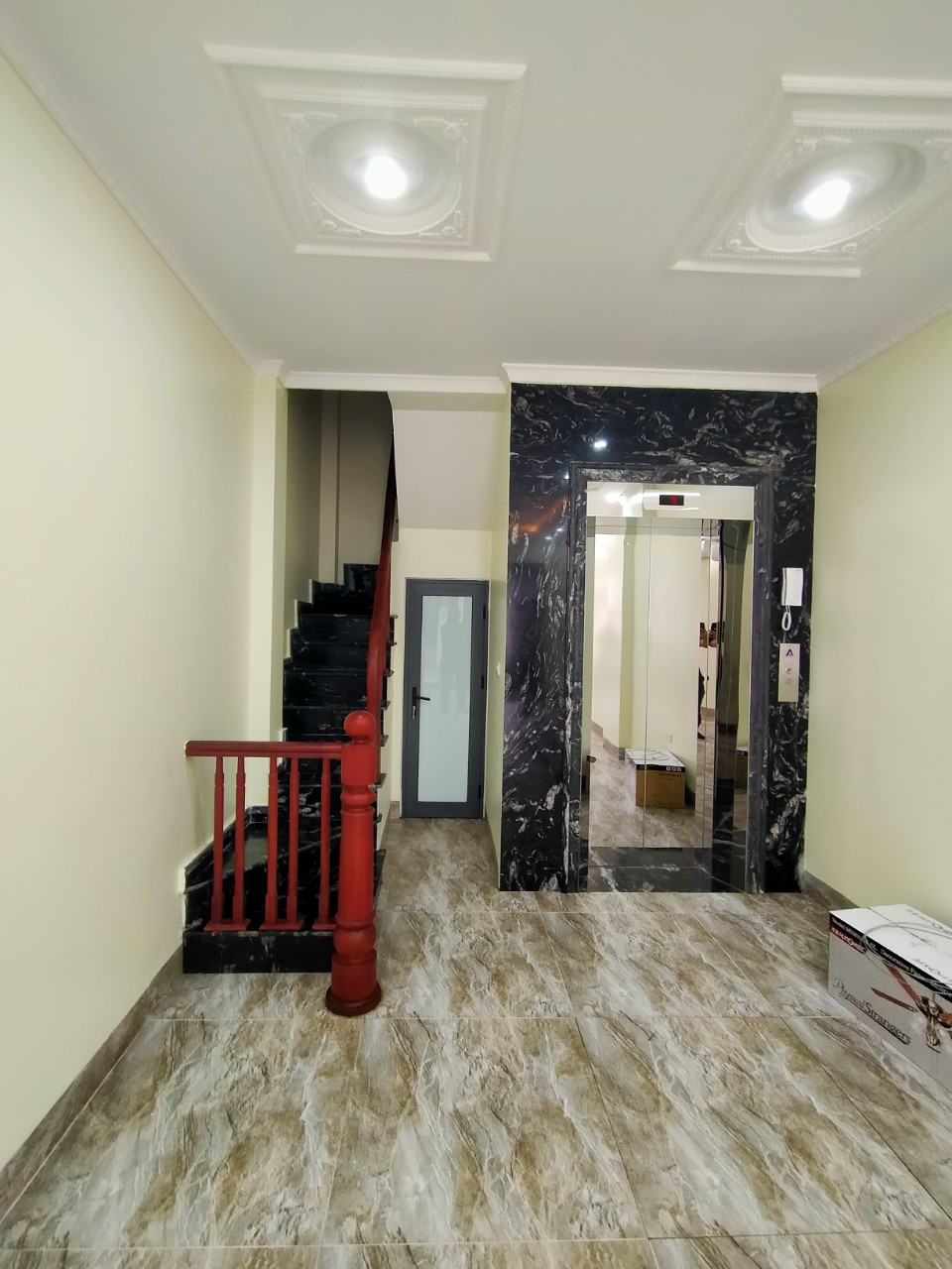 Cực HIẾM nhà 5T mới KoongGiang Biên, Lô góc, thang máy, ô tô thông, 38m, nhỉnh 5 tỷ