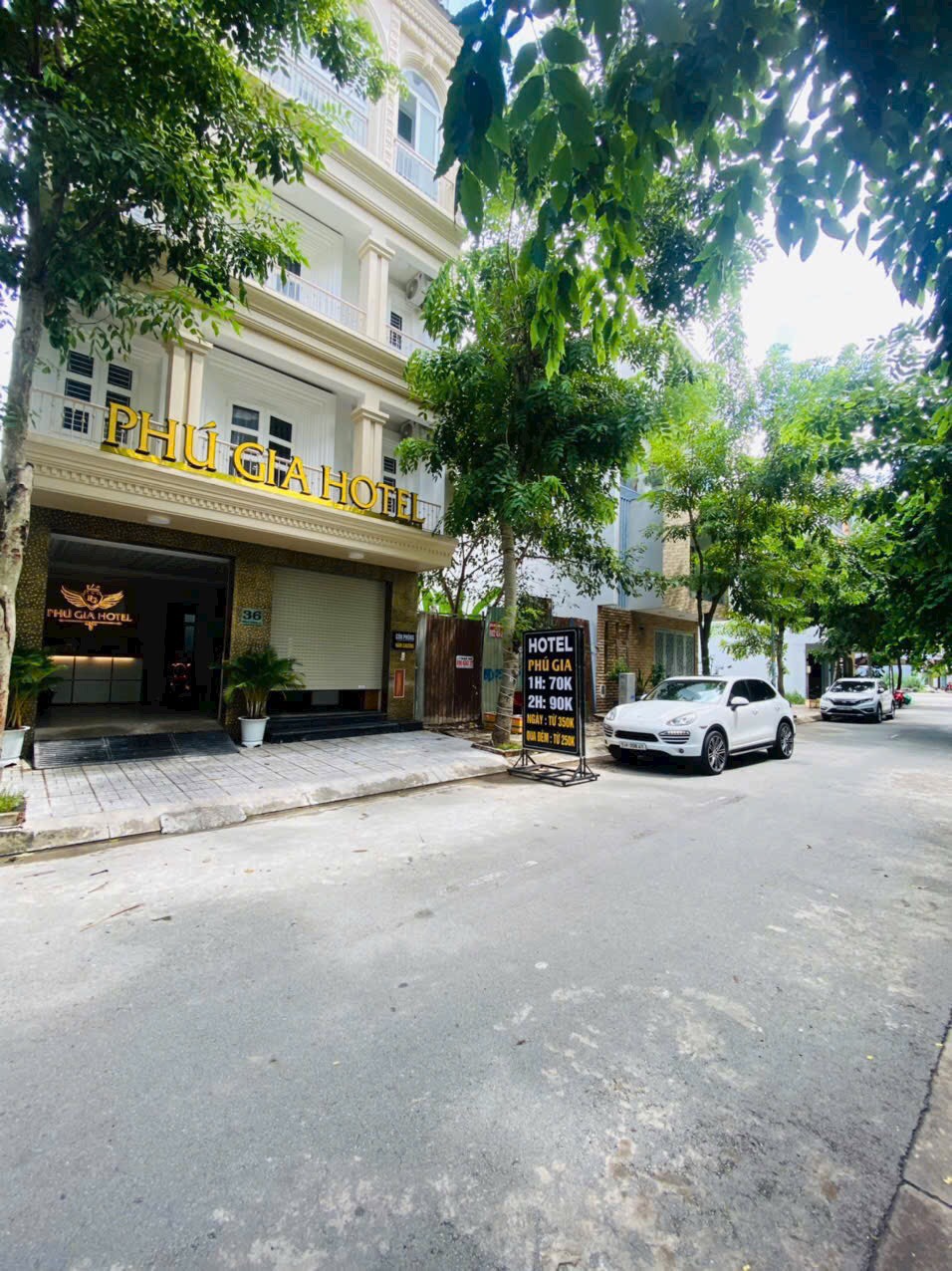 Bán Khách sạn Quận 7 đang có hợp đồng thuê 60 triệu /tháng.rất đông khách .