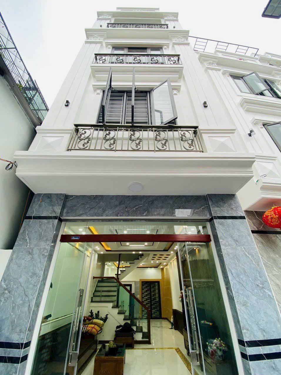 Bán nhà xây mới gần ngay mặt đường Chợ Hàng Mới, 52m 4 tầng độc lập GIÁ 3.95 tỉ