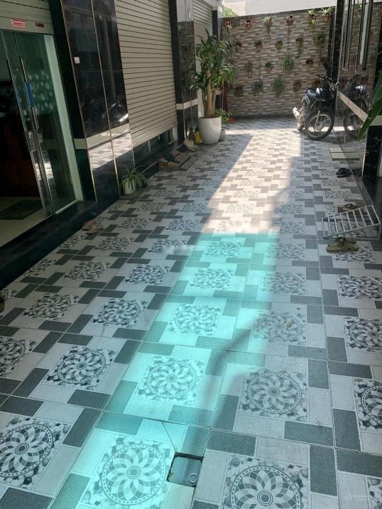 Bán nhà ngõ 580 Ngô Gia Tự đang cho thuê lâu dài, 43m 3 tầng GIÁ 2.65 tỉ