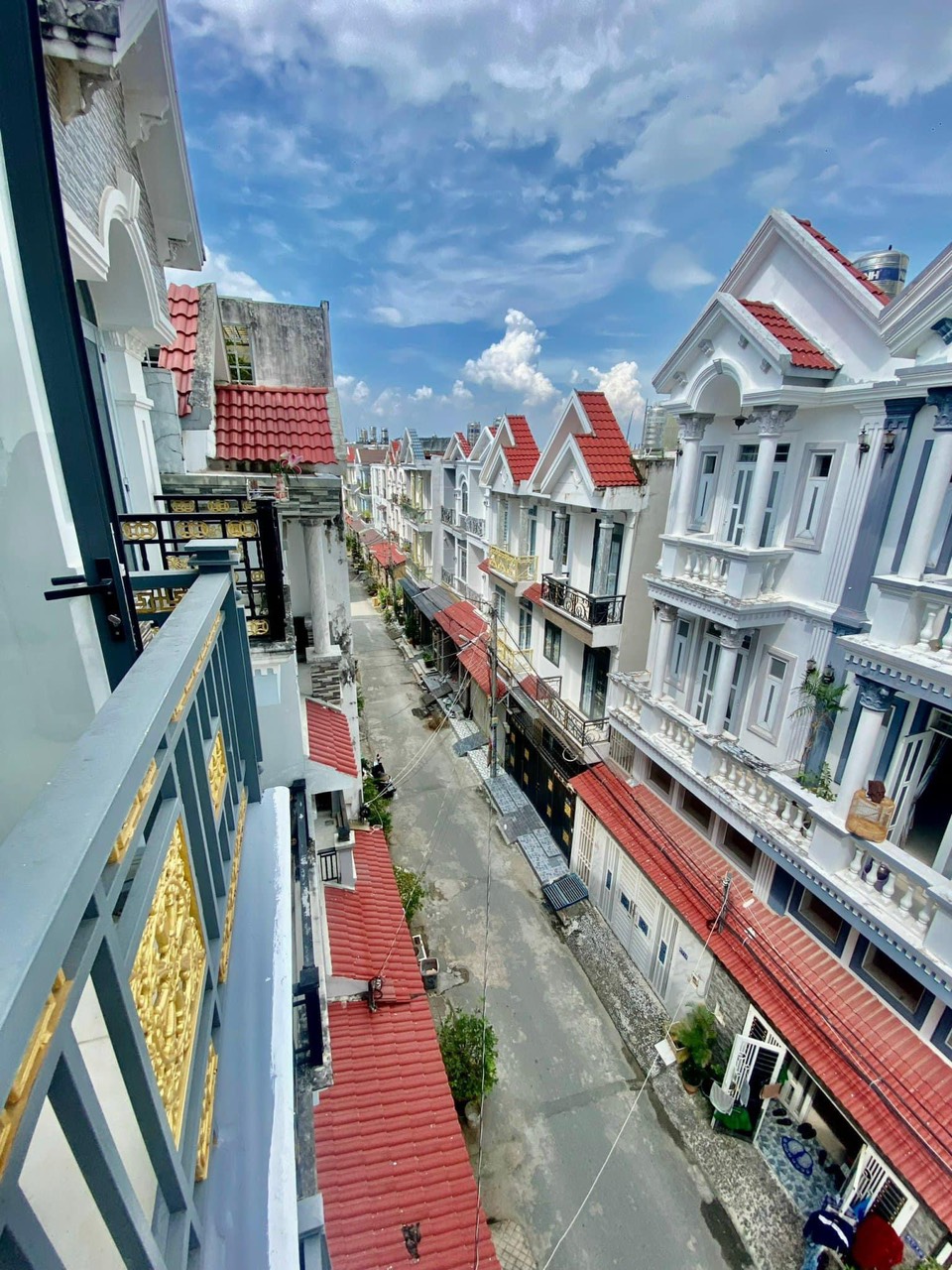 NHÀ 4 TẤM THIẾT KẾ LỆCH TẦNG HIỆN ĐẠI - GIÁ TỐT NHẤT KHU - NHÀ 2 MẶT TIỀN HXH TRÁNH NHAU 67 ĐÀO TÔNG NGUYÊN, NHÀ BÈ