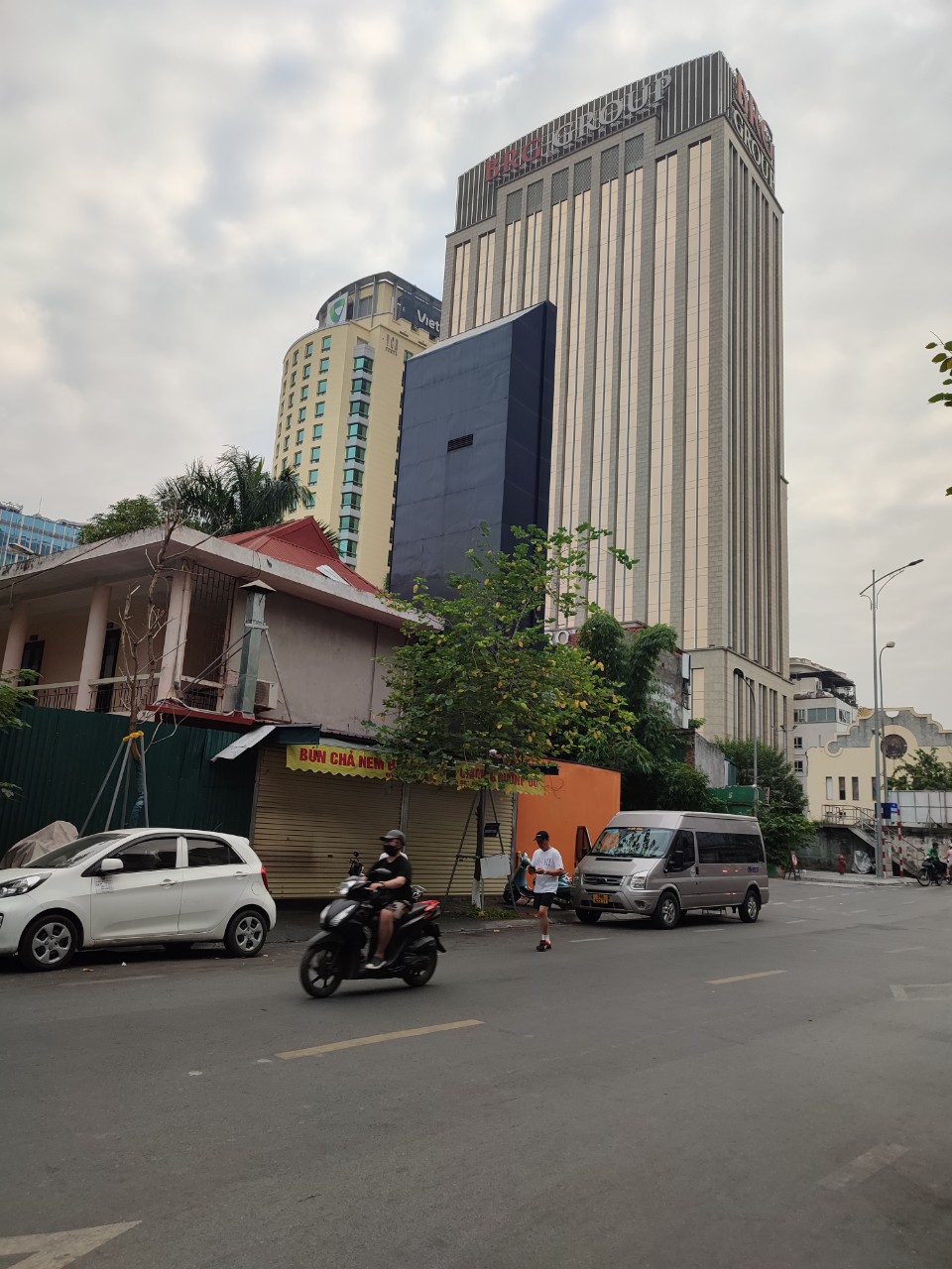 Đầu Tư Cho Tương Lai: Nhà Khu Biệt Lập Phố Hồng Hà, 70m, 4 Tầng, Chỉ Cách Hồ Gươm Ba Bước