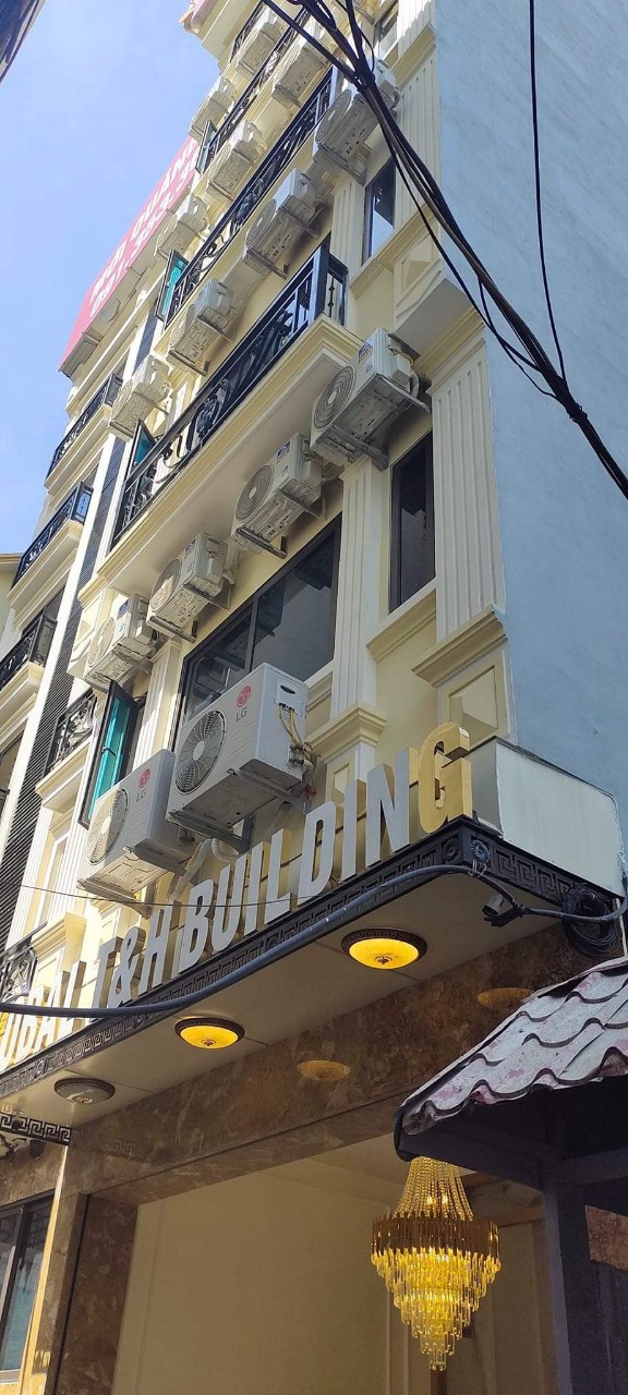 Bán Gấp Tòa Building, Phố Vip Võ Chí Công 104m x 9T. Giá 32 tỷ. Dòng tiền 200tr/tháng.