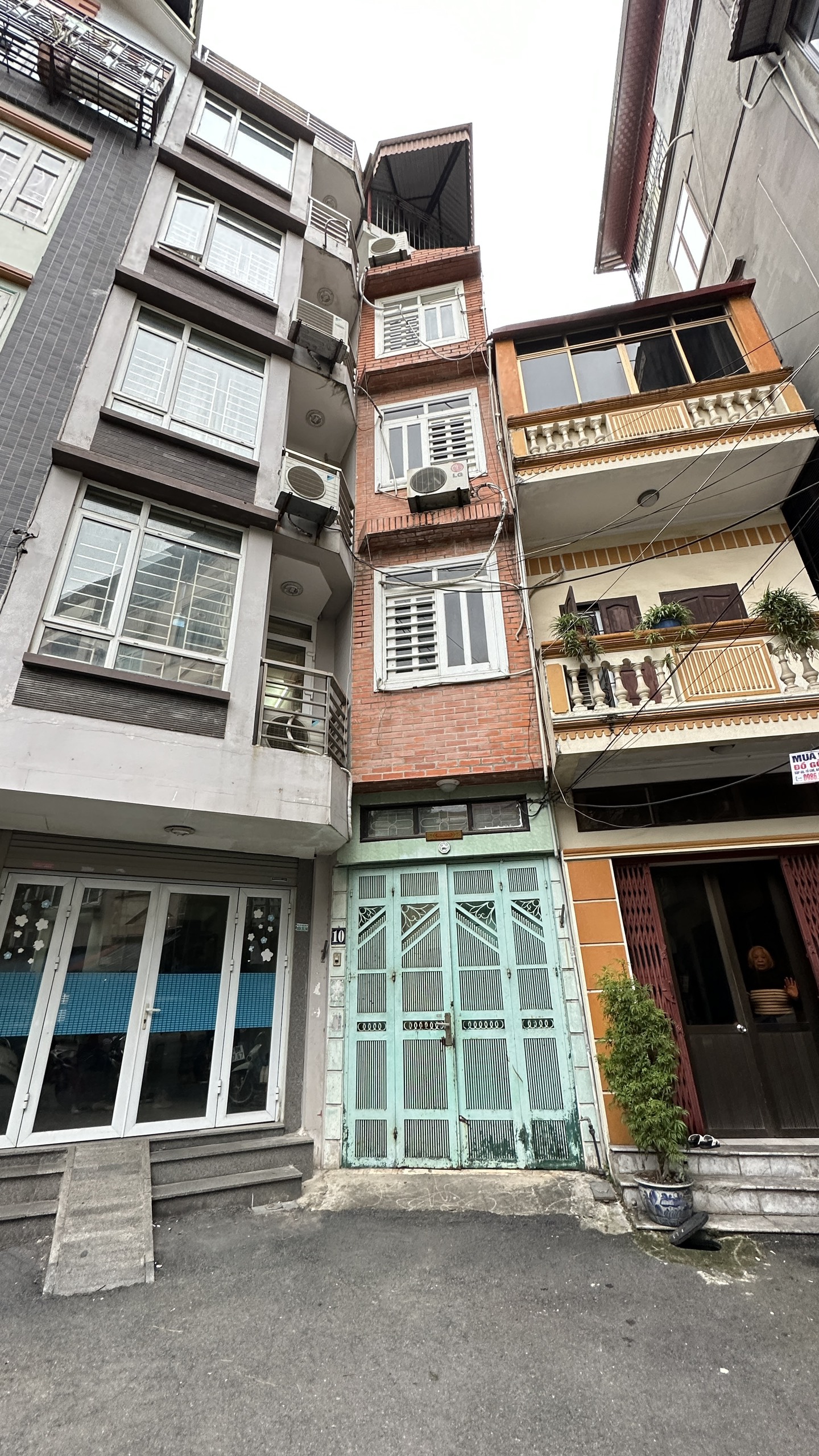 Chính chủ bán nhà tại số 10 ngõ 242, lạc Long Quân, phường Bưởi, quận Tây Hồ, Hà Nội.