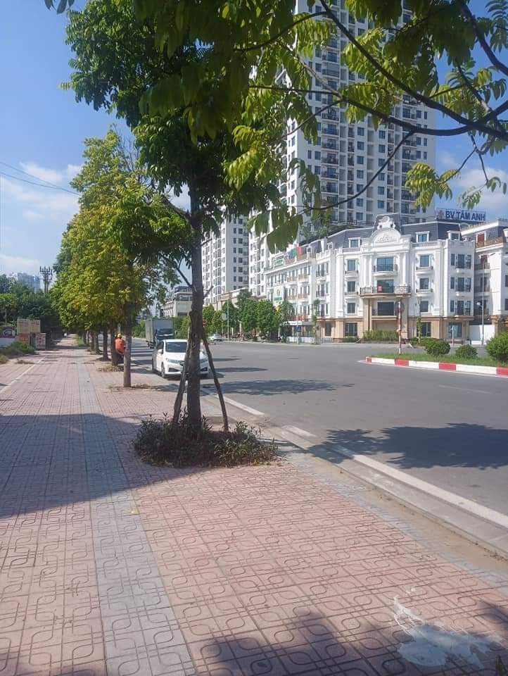 Lô Đất Hiếm, Mặt Phố Hồng Tiến, Quận long Biên, 1207m x C4, Mt 28m. Giá 420 tỷ.